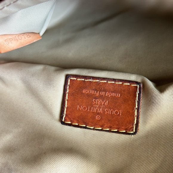 Louis Vuitton Damier Geant Shoulder Bag - Picture 8 of 16